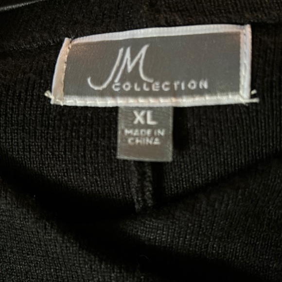 Brand - JM Collection black 3/4 in sleeves with a bell flair with jeweled brooch - Picture 7 of 16